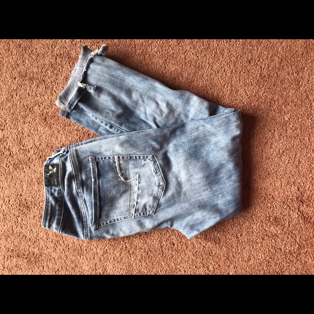 American Eagle Super Stretch distress cropped jean